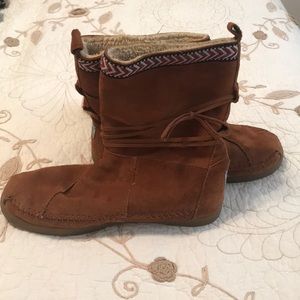 TOMS Moccasin suede boots